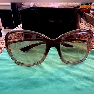 Tom Ford FT0009 Sunglasses with oval shape, lightly used, excellent condition
